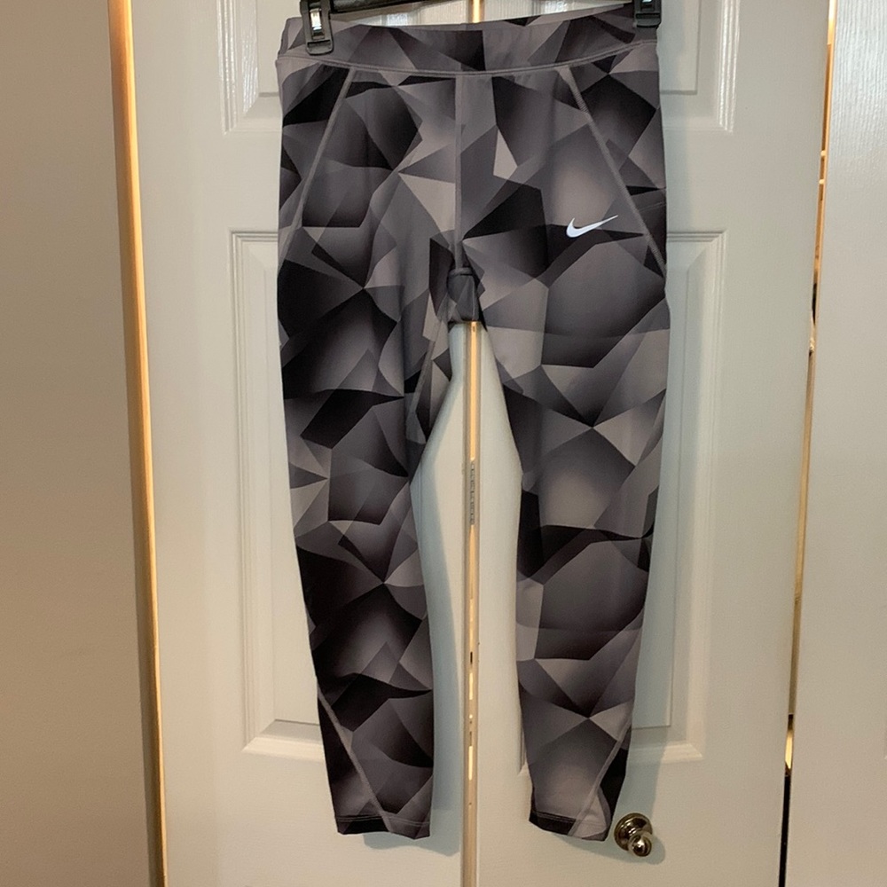 Nike Black & Gray Geometric Print Leggings
